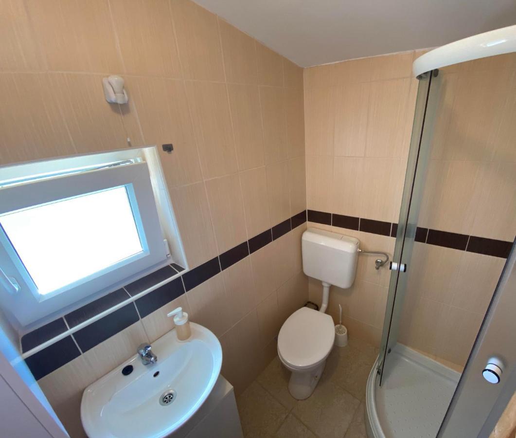 Beachfront Apartment Vir Luaran gambar