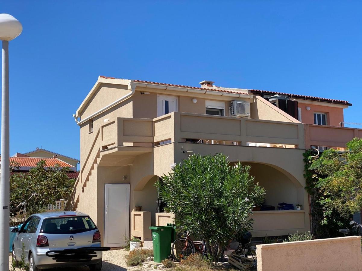 Beachfront Apartment Vir Luaran gambar