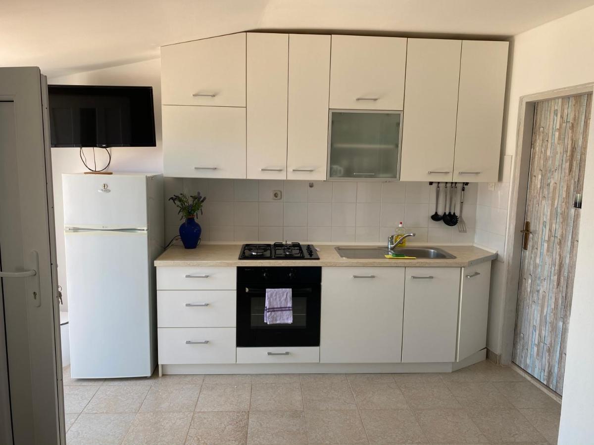 Beachfront Apartment Vir Luaran gambar