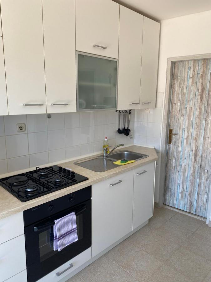 Beachfront Apartment Vir Luaran gambar