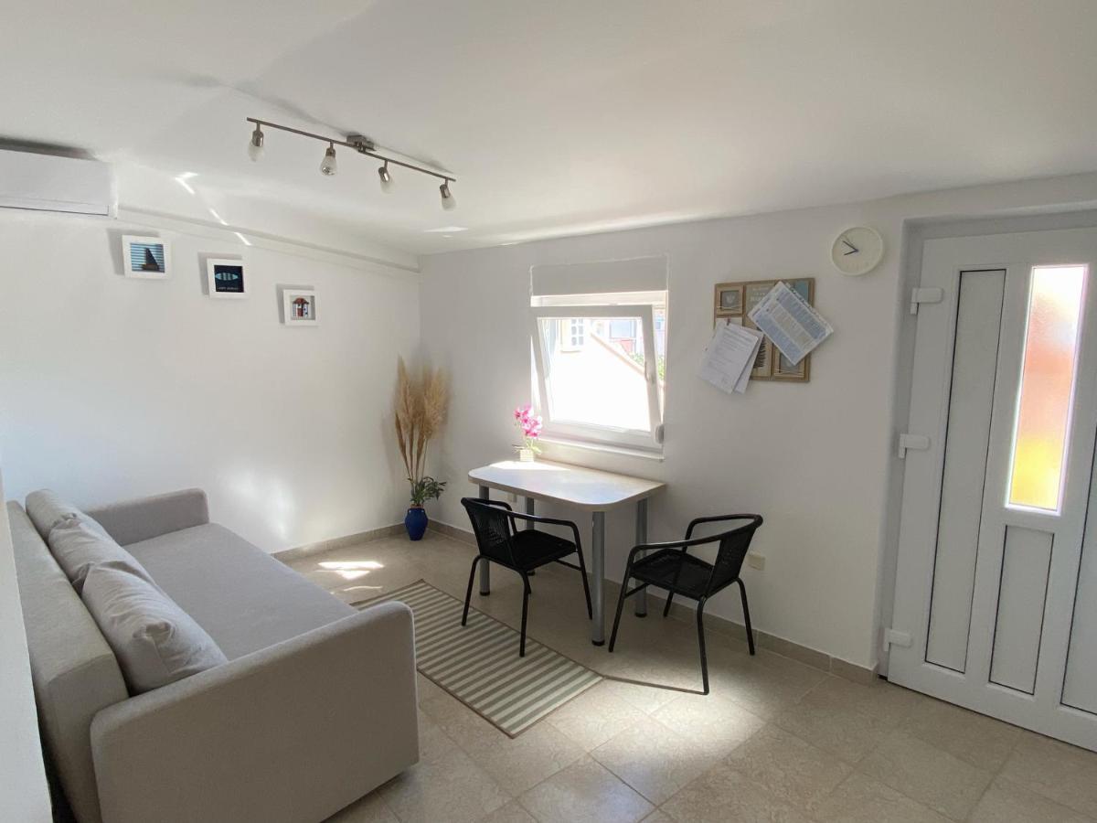 Beachfront Apartment Vir Luaran gambar
