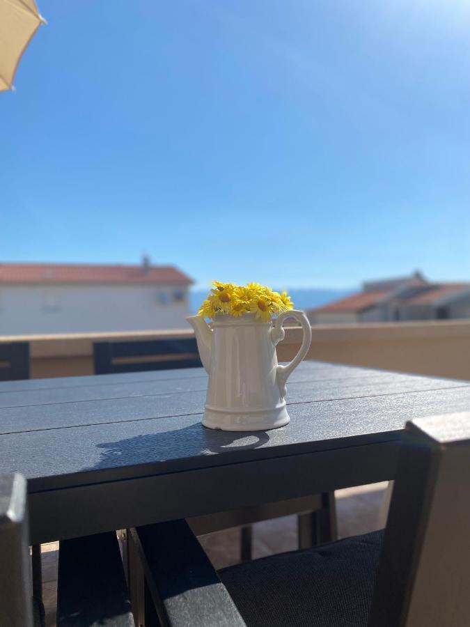 Beachfront Apartment Vir Luaran gambar
